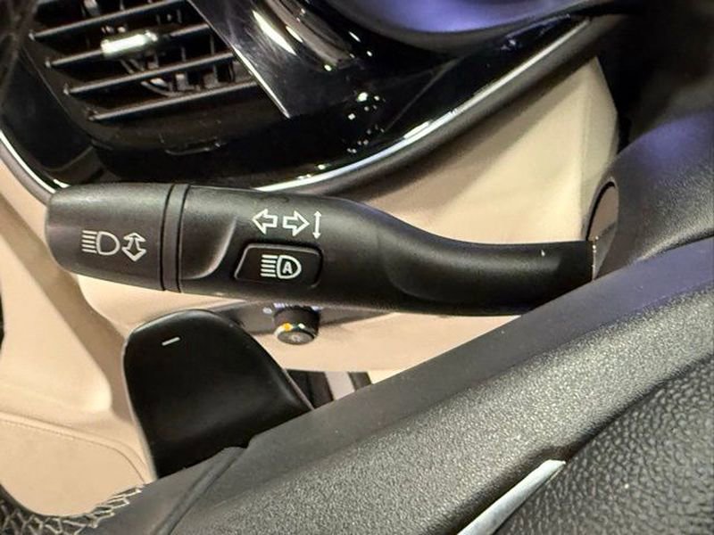 Used 2023 Buick Envision Avenir image 21