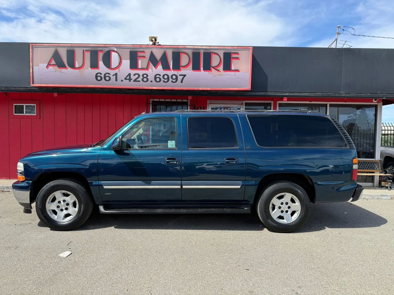 Used 2005 Chevrolet Suburban LT w/ Preferred Equipment Group image 1