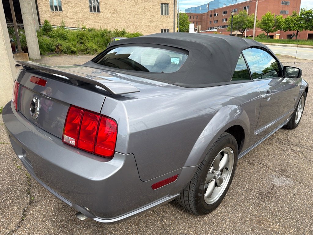Used 2006 Ford Mustang GT RWD image 3