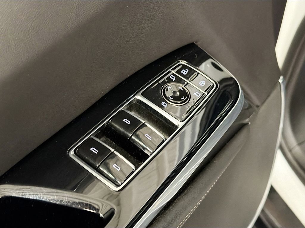 Used 2025 Cadillac Escalade Sport w/ LPO, ONYX Package image 17