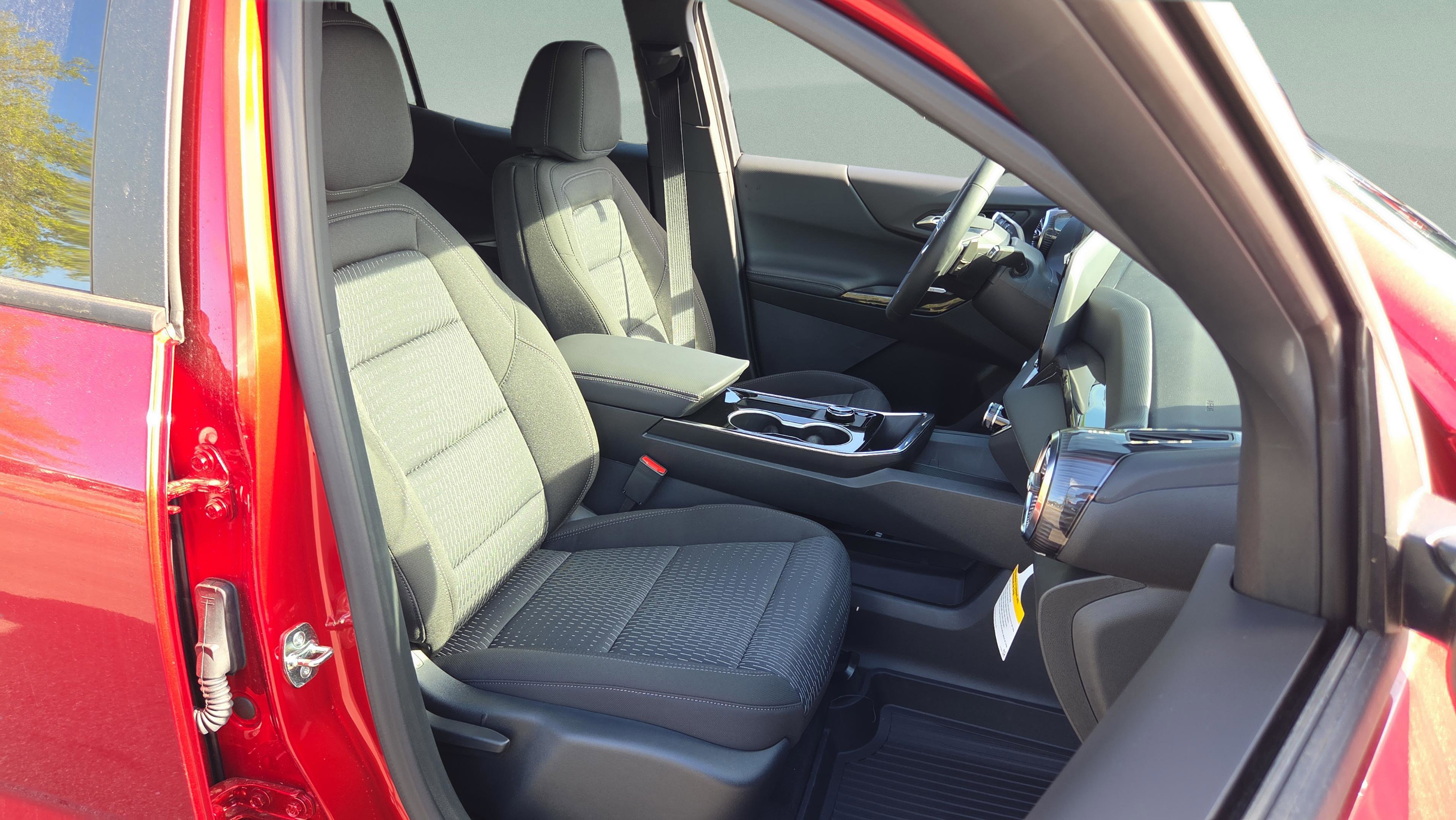 New 2026 Chevrolet Equinox LT w/ Safety and Technology Package FWD image 18