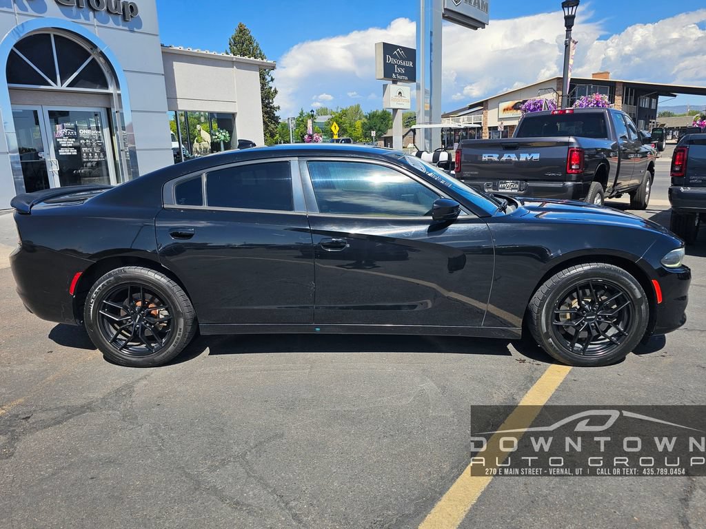 Used 2017 Dodge Charger SXT w/ AWD Plus Group image 2