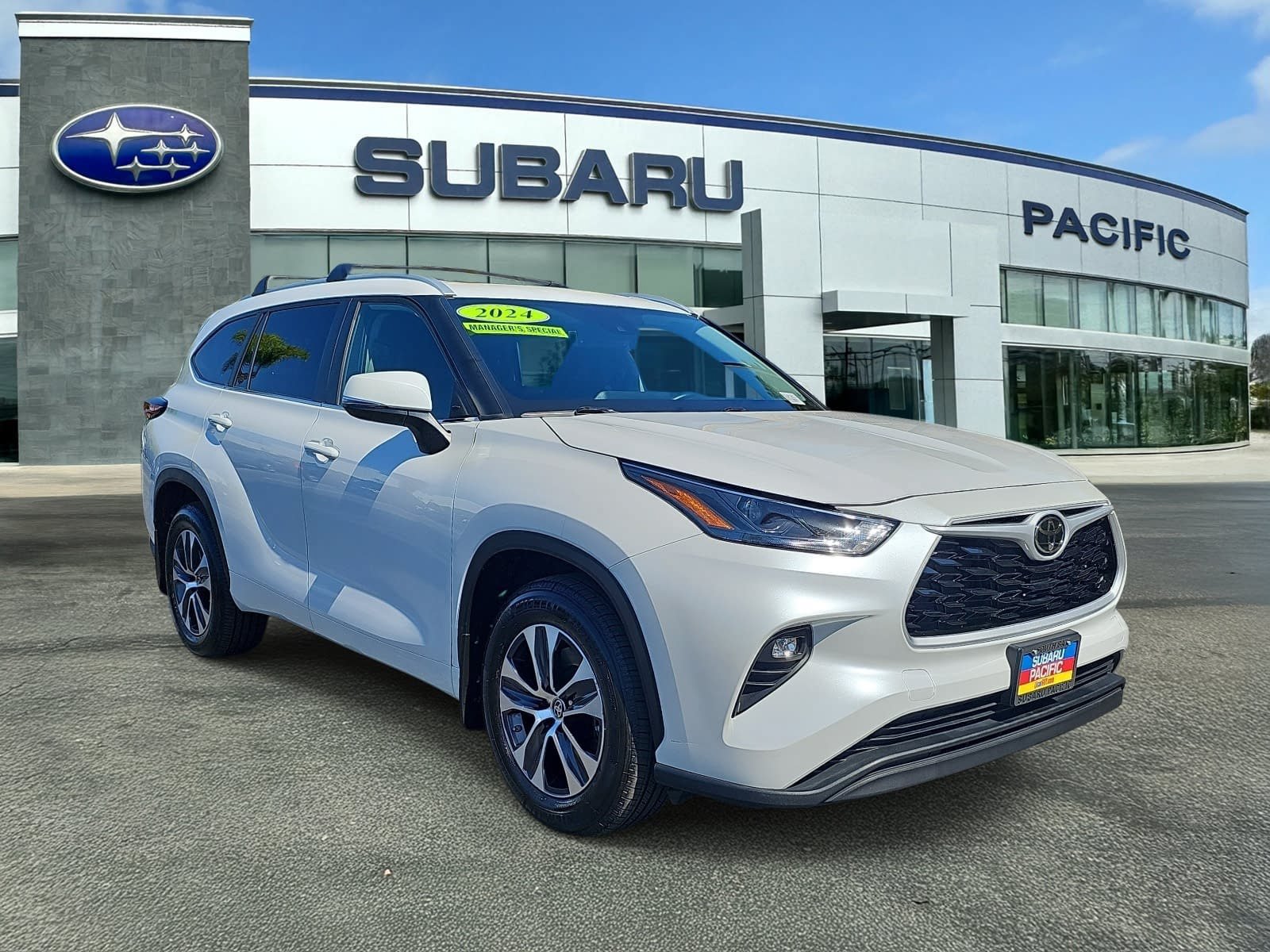 Used 2024 Toyota Highlander XLE