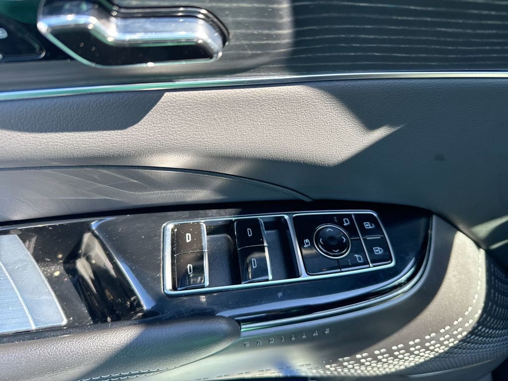 Used 2025 Cadillac Lyriq Luxury image 15