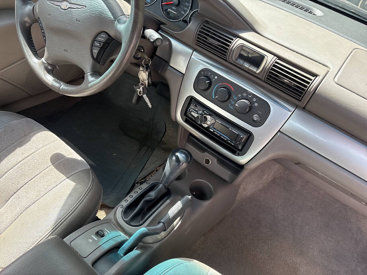 Used 2005 Chrysler Sebring Touring FWD image 9
