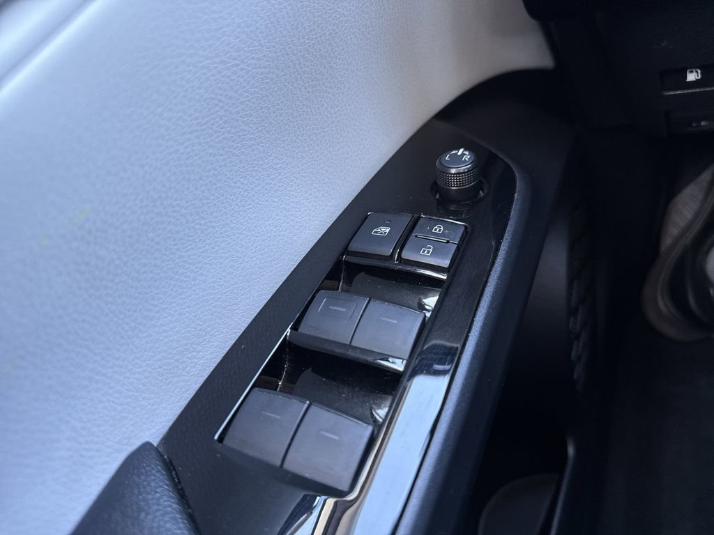 Used 2019 Toyota Prius LE FWD image 22