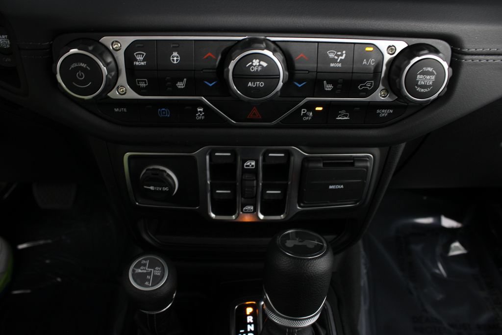 Used 2025 Jeep Wrangler Unlimited Sahara w/ Safety Group AWD/4WD image 6