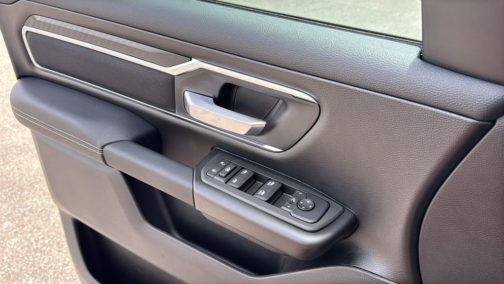 New 2026 RAM 1500 4x4 Crew Cab image 13