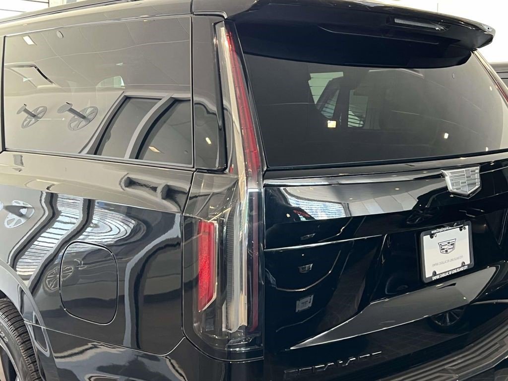 Used 2023 Cadillac Escalade ESV Sport Platinum AWD/4WD image 9