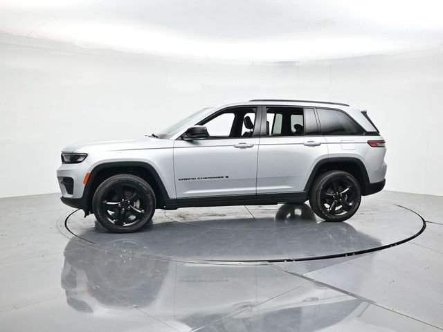 Used 2024 Jeep Grand Cherokee Altitude image 6