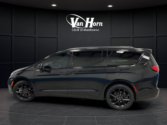 Used 2023 Chrysler Pacifica Touring-L w/ S Appearance Package AWD/4WD image 4
