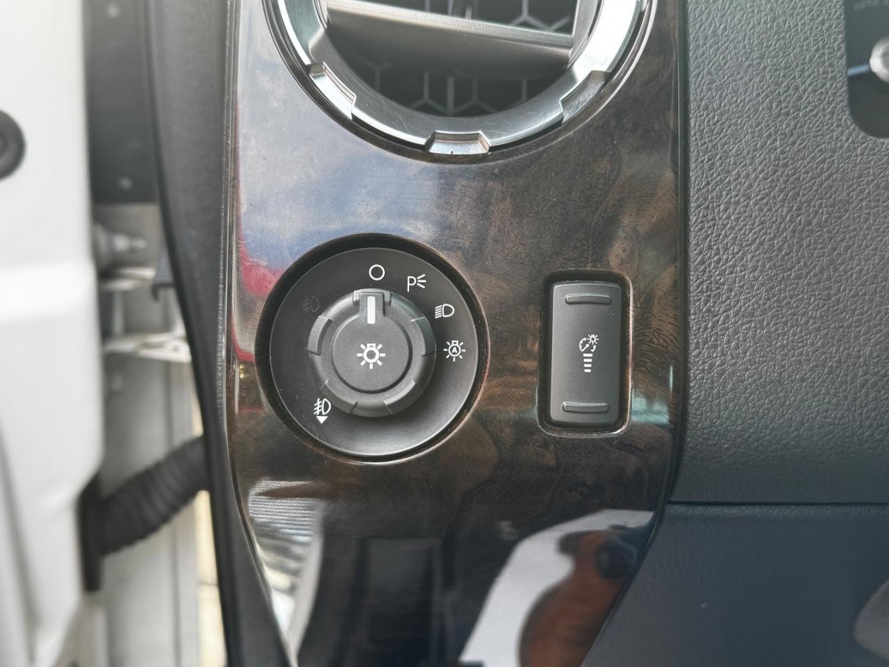 Used 2015 Ford F250 Platinum w/ FX4 Off-Road Package image 18