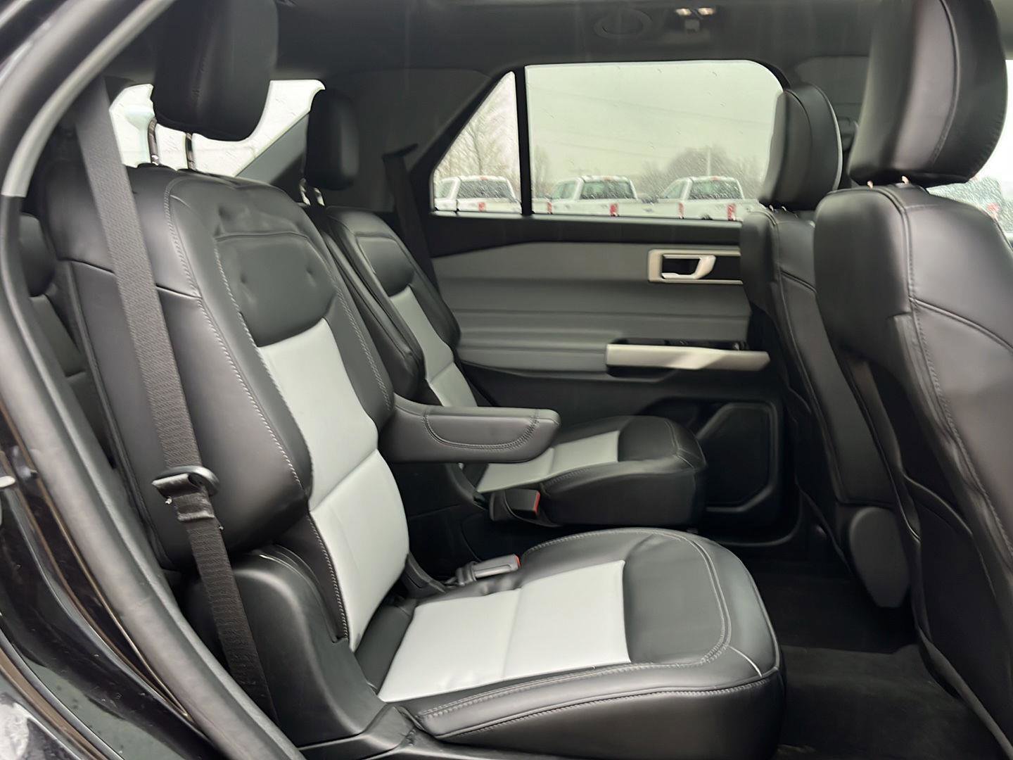 Used 2023 Ford Explorer XLT w/ Equipment Group 202A image 28
