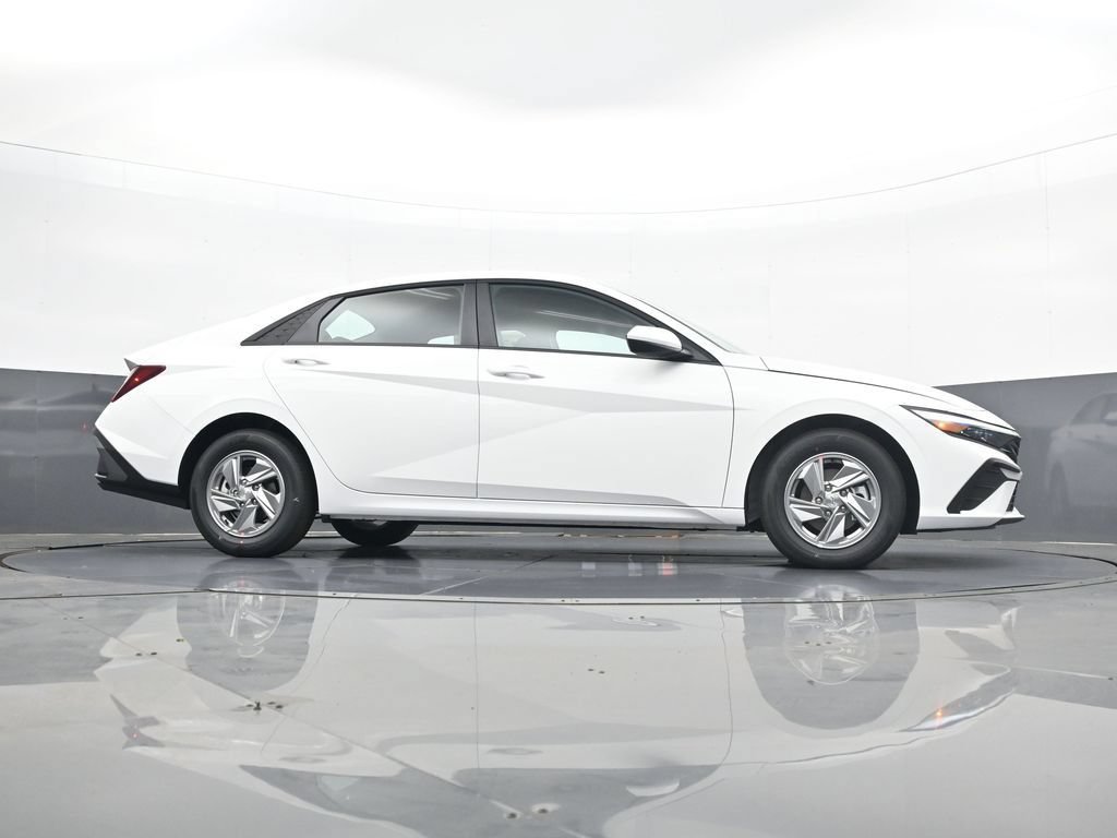 New 2026 Hyundai Elantra SE FWD image 24