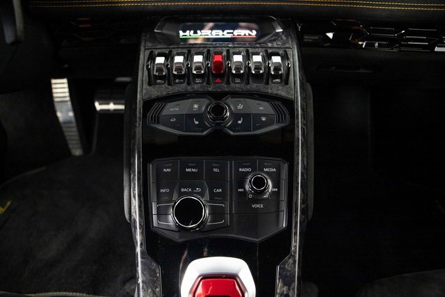 Used 2018 Lamborghini Huracan Performante image 19