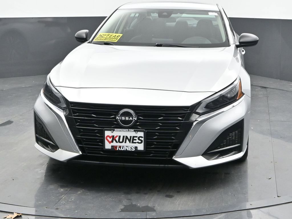 Used 2024 Nissan Altima 2.5 SV FWD image 4
