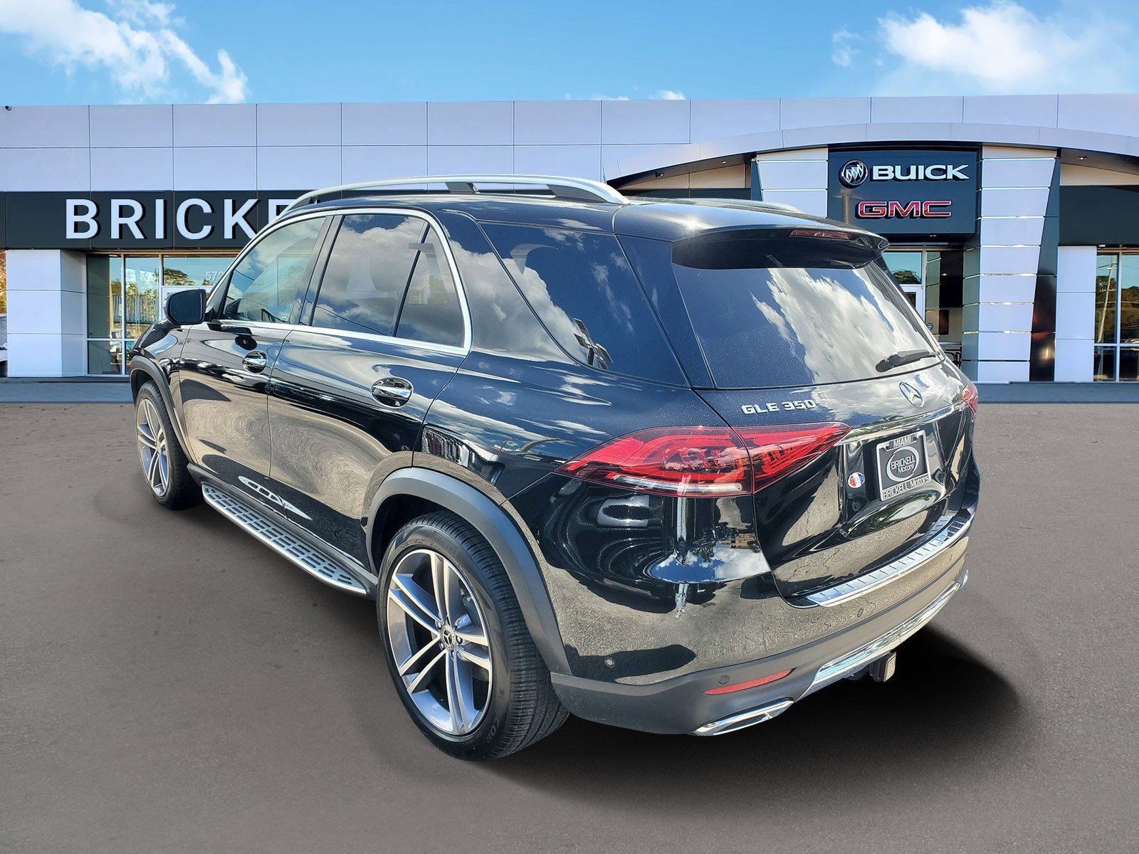 Used 2022 Mercedes-Benz GLE 350 w/ Premium Package image 4