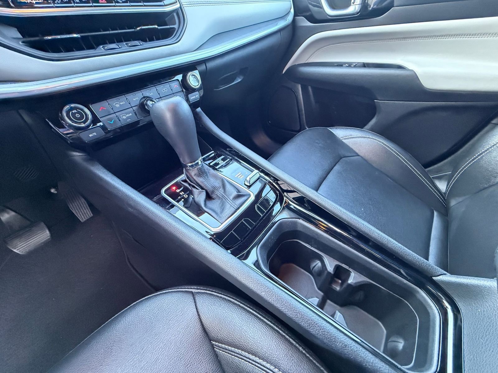 Used 2025 Jeep Compass Limited image 41