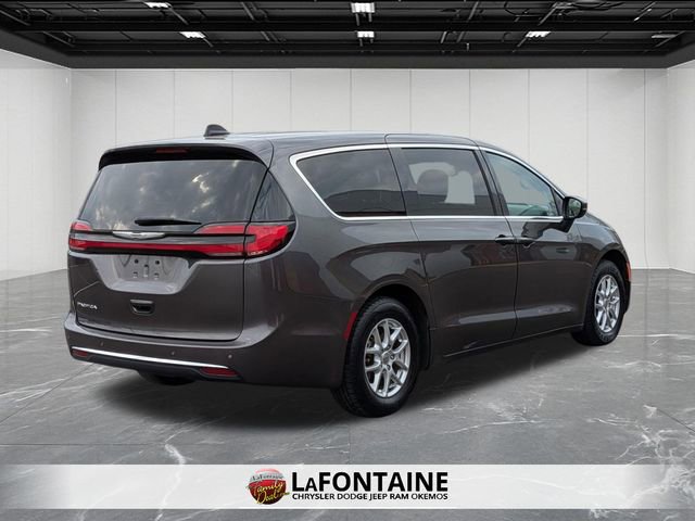 Used 2023 Chrysler Pacifica Touring-L image 5