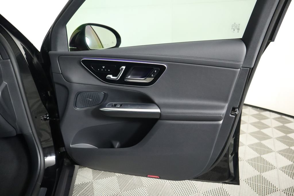 Used 2025 Mercedes-Benz GLC 300 image 25