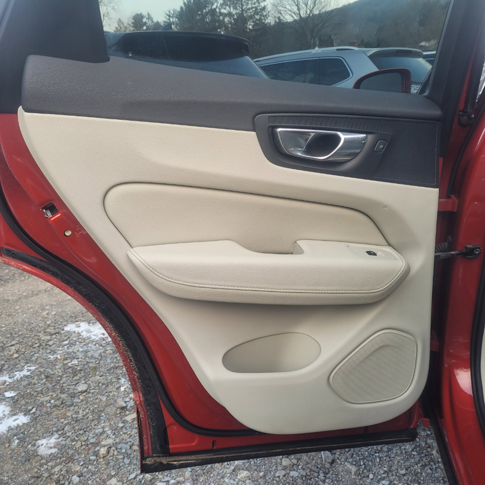 Used 2018 Volvo XC60 T5 Inscription image 34