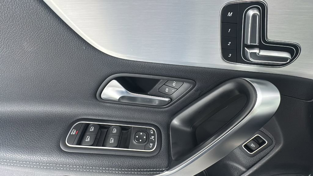 Used 2025 Mercedes-Benz CLA 250 4MATIC image 18