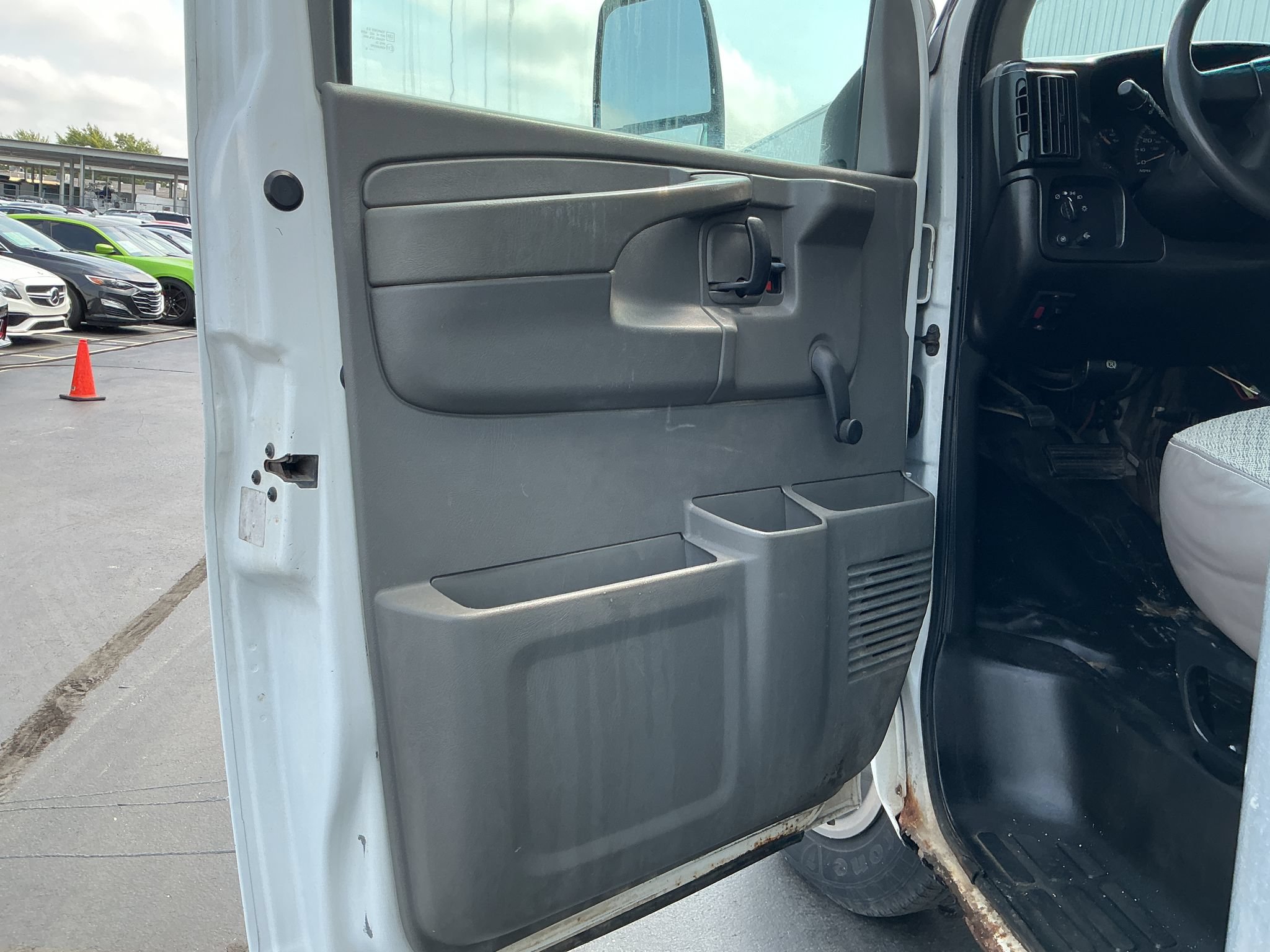 Used 2005 Chevrolet Express 3500 RWD image 9