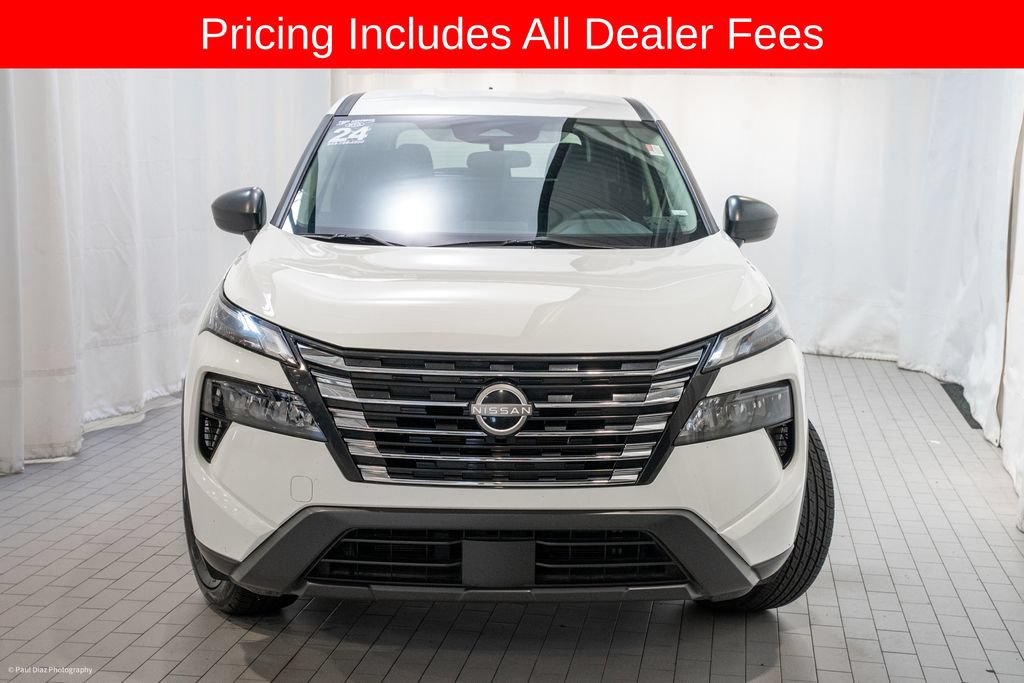 Used 2024 Nissan Rogue S FWD image 2
