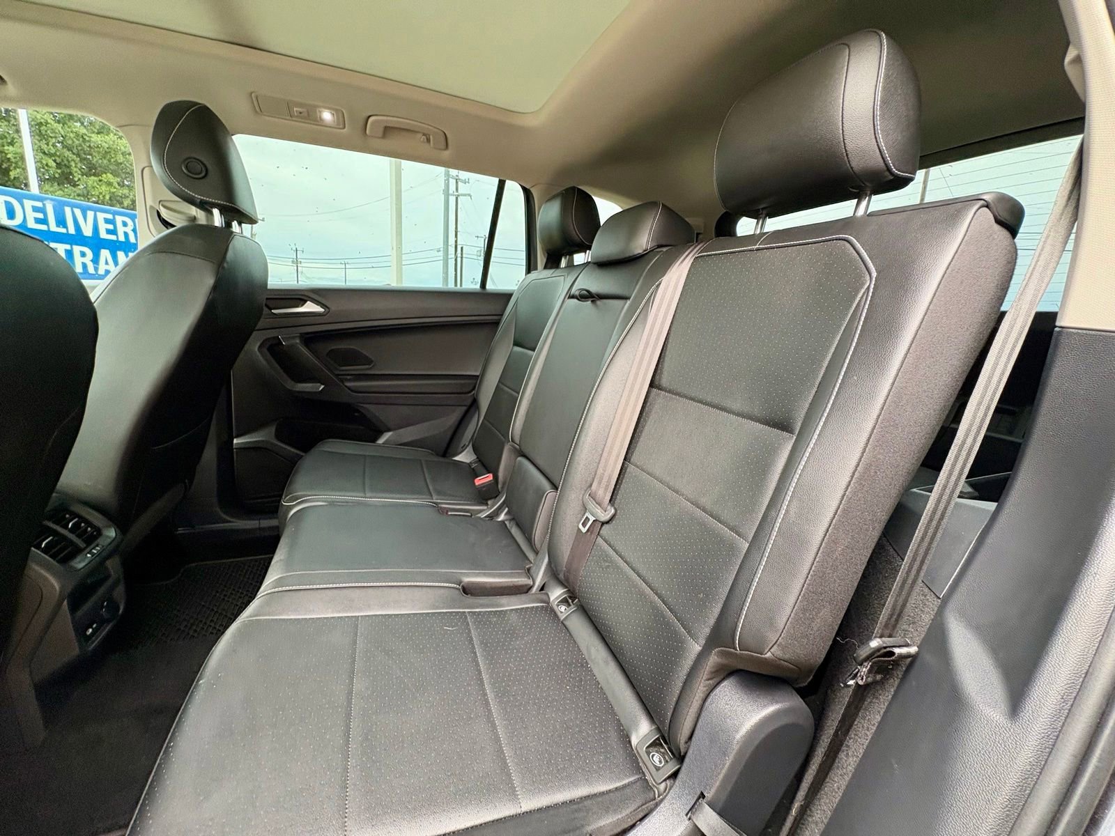 Used 2021 Volkswagen Tiguan SE w/ Panoramic Sunroof Package FWD image 11