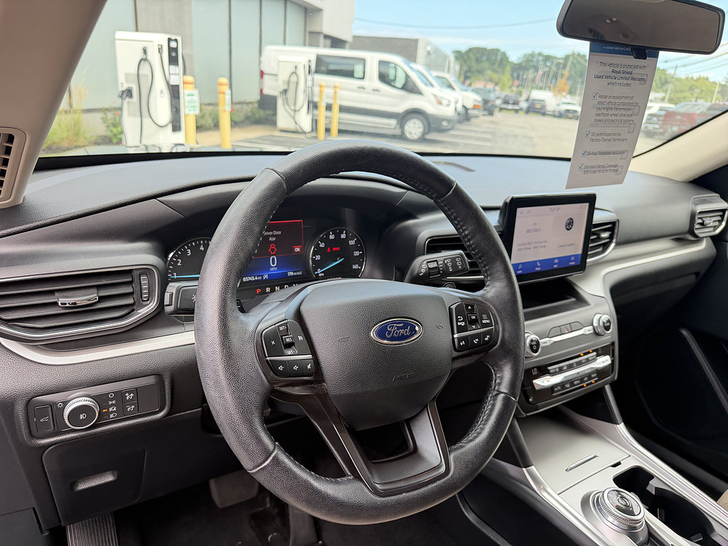 Used 2020 Ford Explorer XLT w/ Equipment Group 202A AWD/4WD image 15
