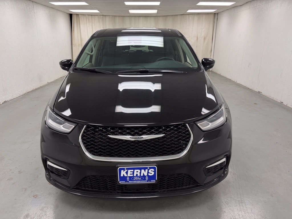 Used 2024 Chrysler Pacifica Touring-L FWD image 9