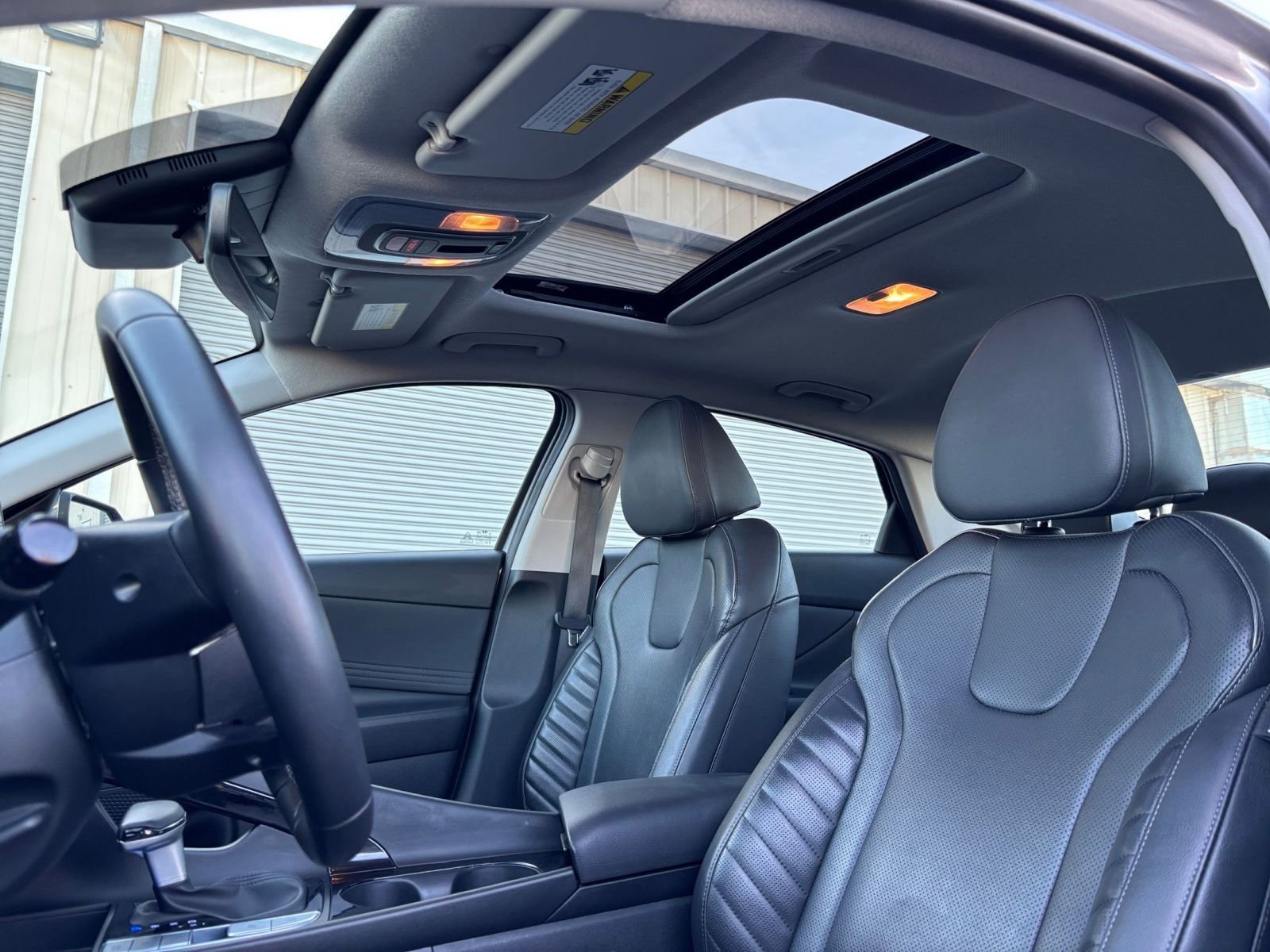 Used 2025 Hyundai Elantra Limited image 30