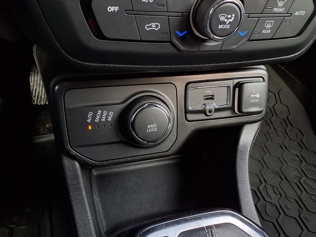 Used 2021 Jeep Renegade Latitude w/ Luxury Group II image 10