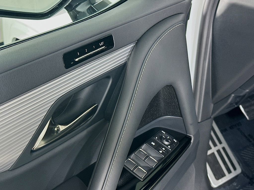 Used 2025 Lexus LX 600 F Sport w/ Accessory Package (Z1) image 20