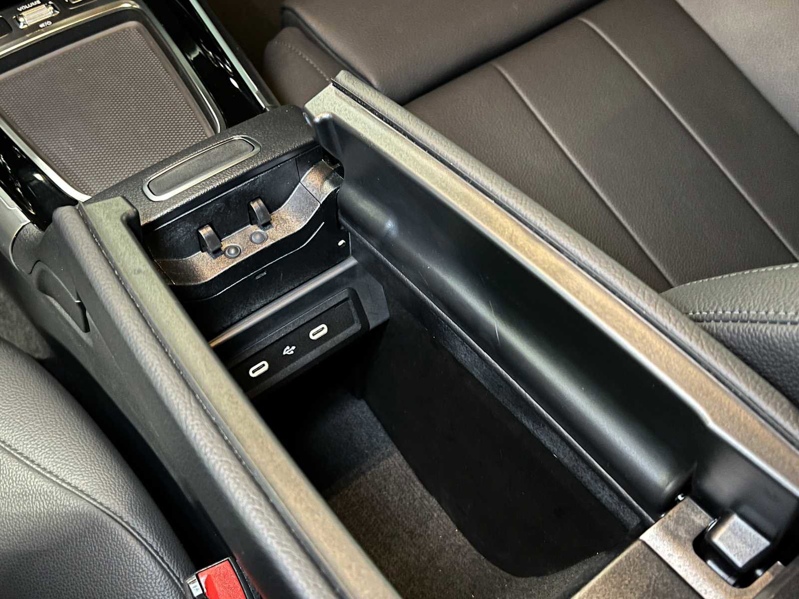 Used 2025 Mercedes-Benz GLB 250 4MATIC image 29