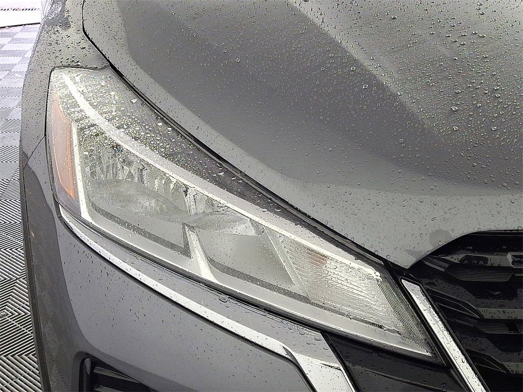 Used 2022 Nissan Kicks S image 11