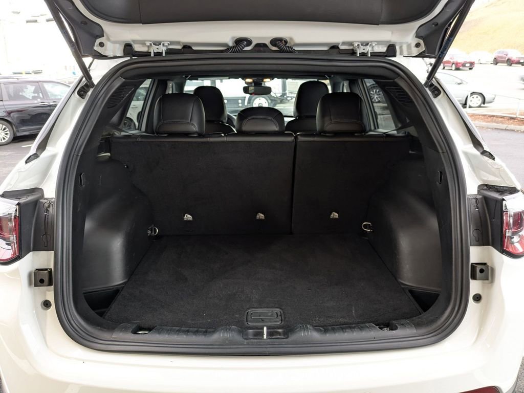 Used 2025 Jeep Compass Trailhawk image 27