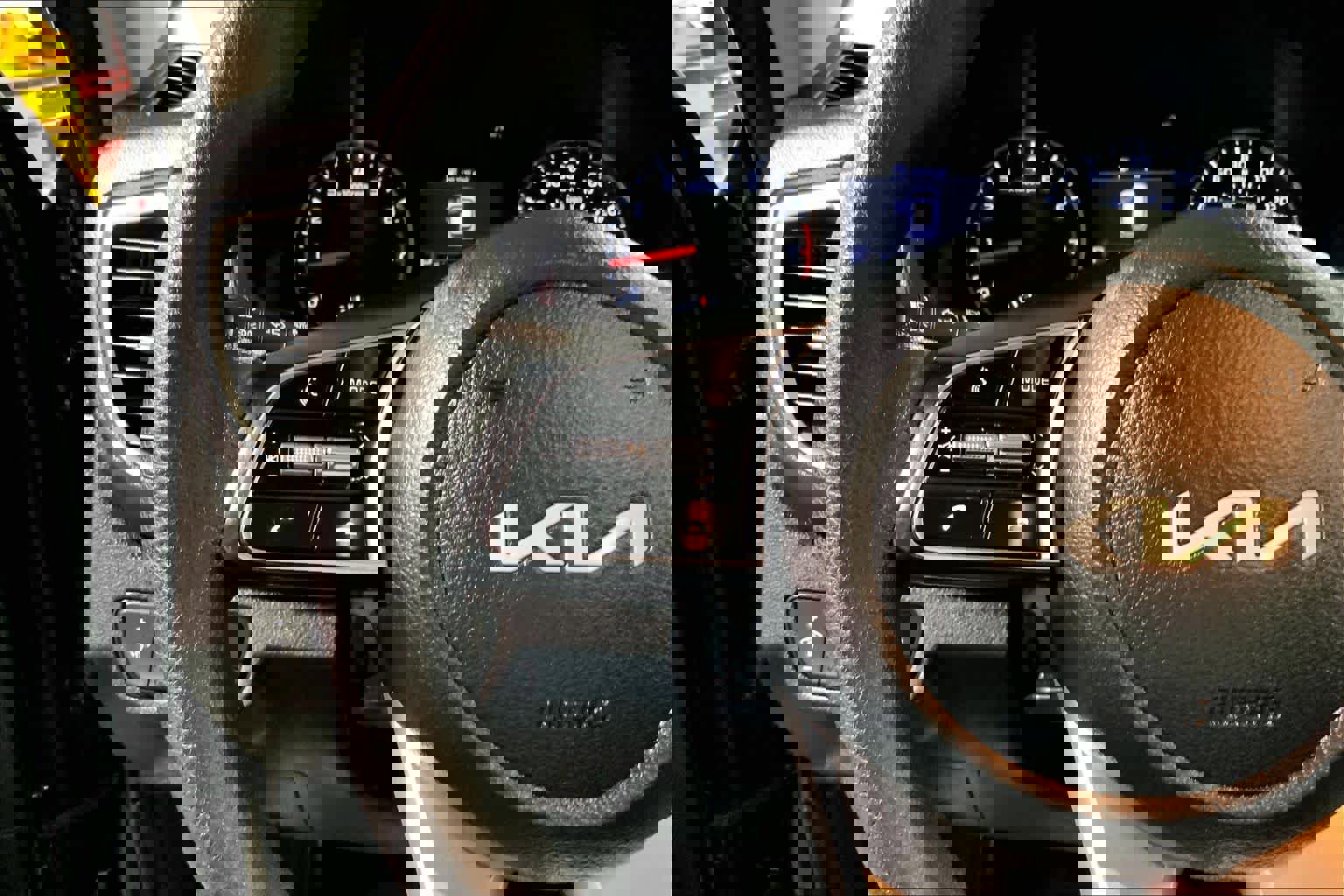 Used 2023 Kia Seltos LX image 24