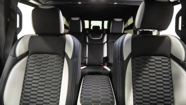 Used 2025 Jeep Gladiator Sport image 24