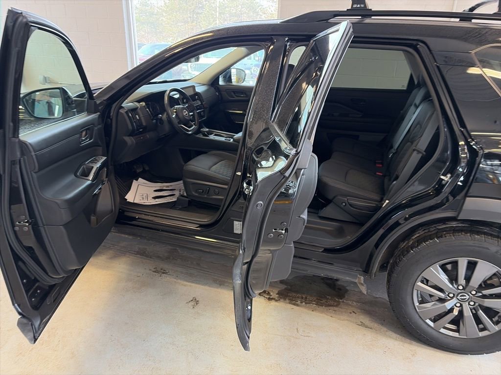 Used 2023 Nissan Pathfinder SV w/ Cargo Package AWD/4WD image 15