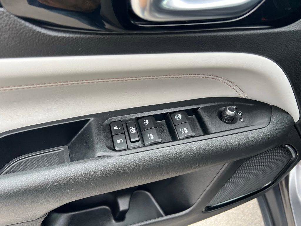 Used 2022 Jeep Compass Limited image 16