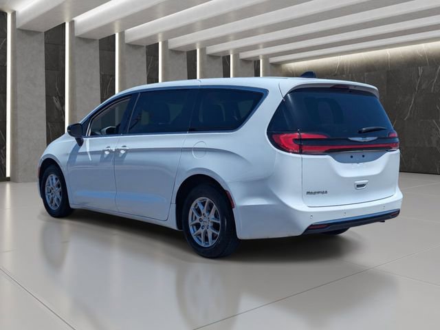 Used 2024 Chrysler Pacifica Touring-L FWD image 4
