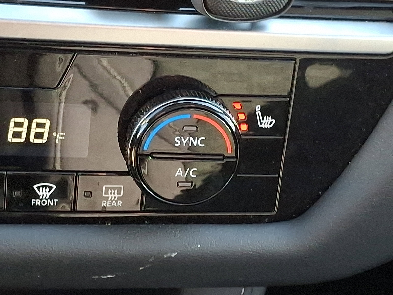 Certified 2024 Nissan Pathfinder SV w/ SV Premium Package image 25