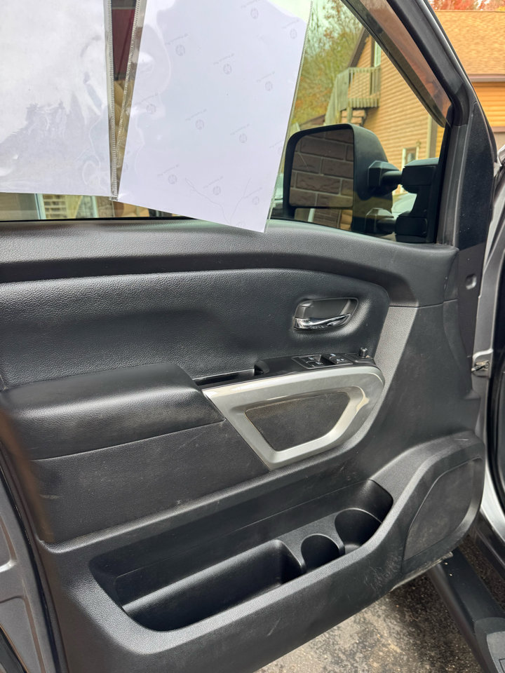 Used 2017 Nissan Titan SV image 6