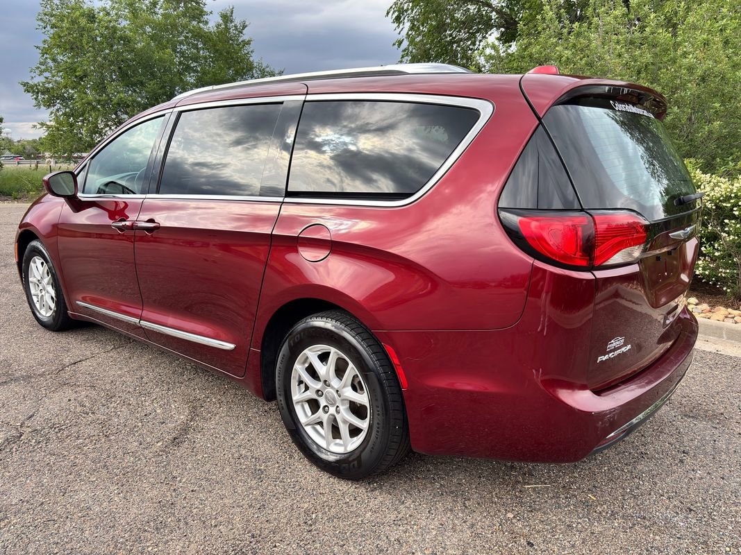 Used 2020 Chrysler Pacifica Touring-L FWD image 9