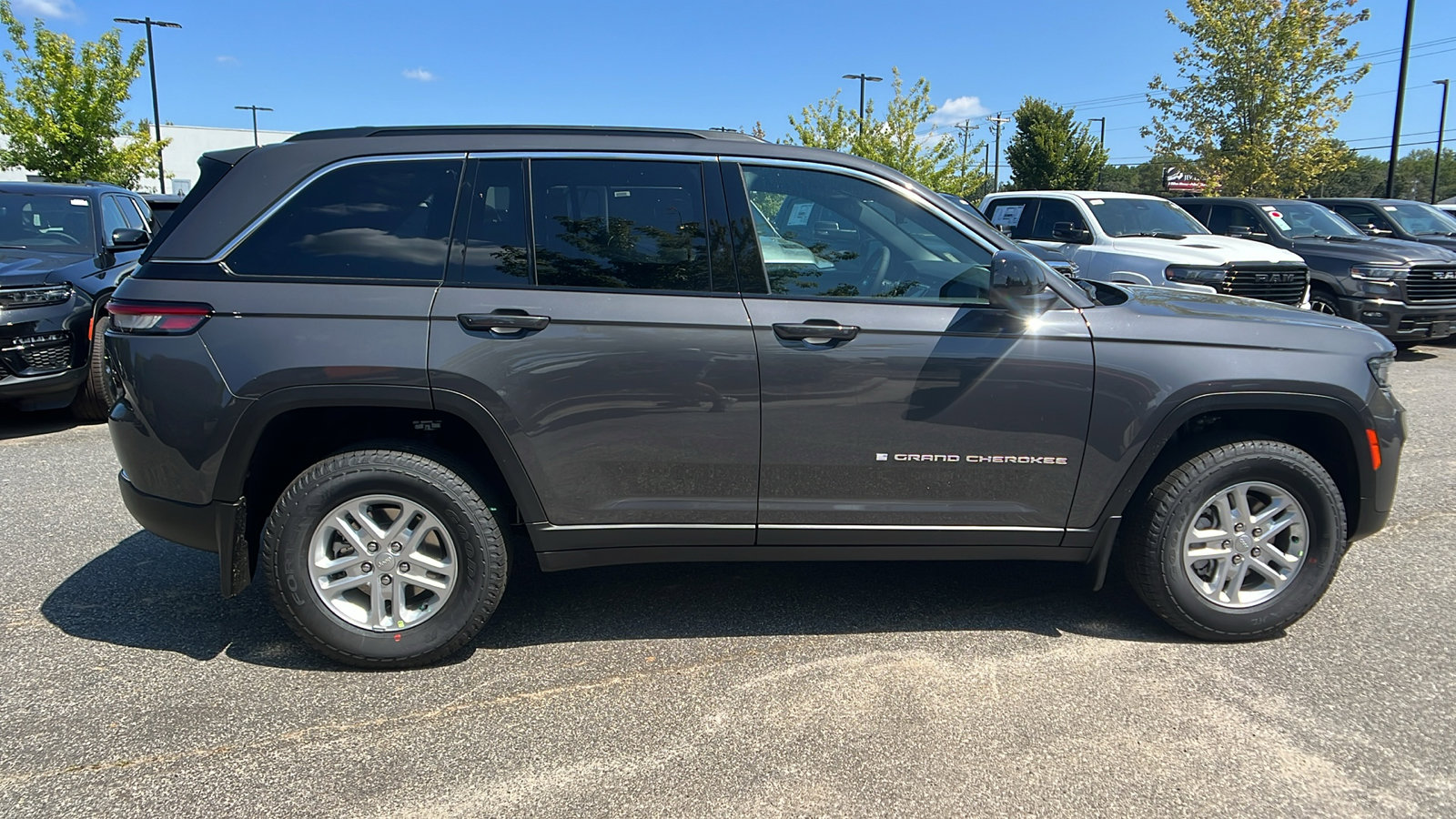 New 2025 Jeep Grand Cherokee Laredo w/ MOPAR Finishing Package image 7