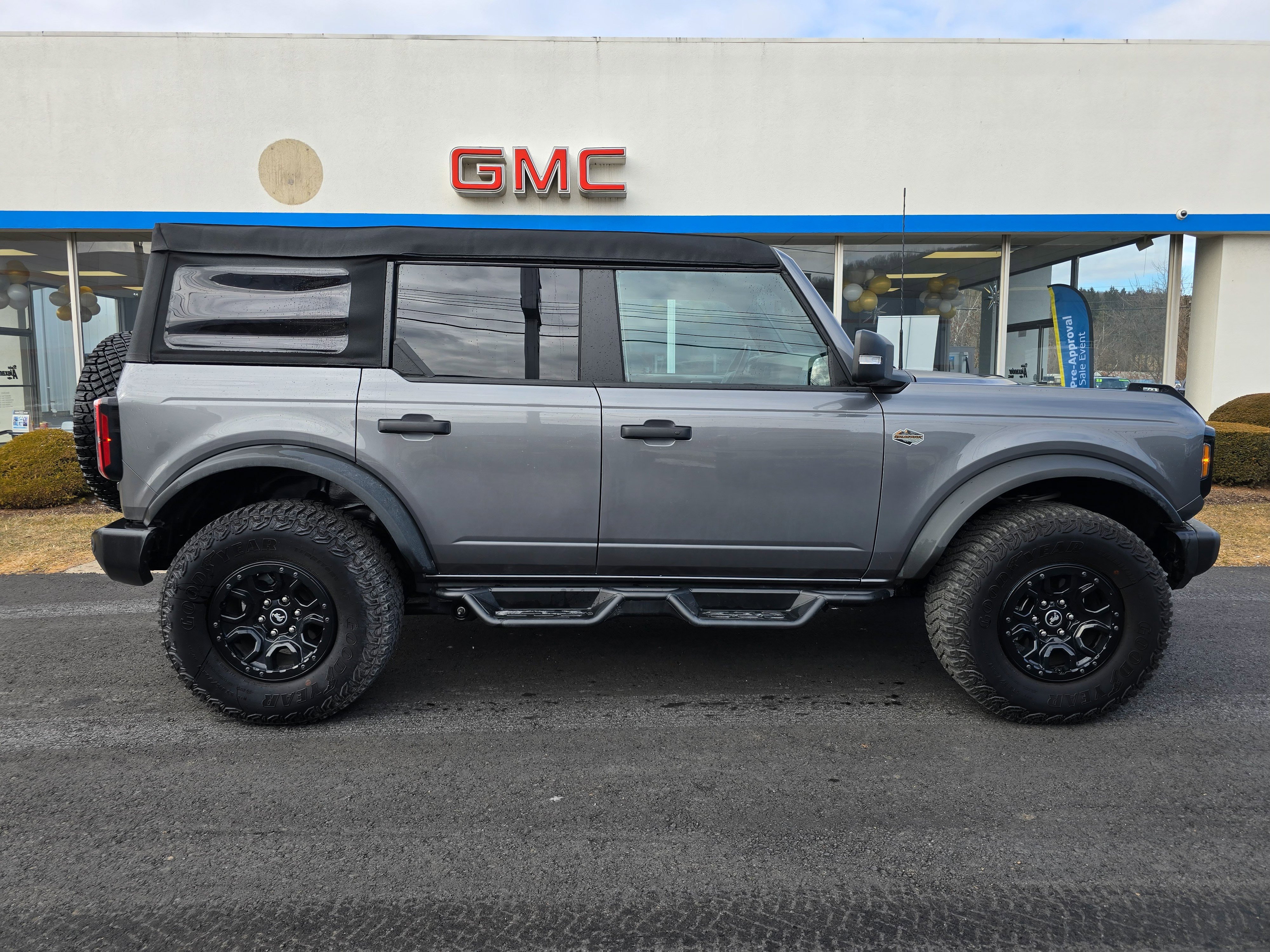 Used 2023 Ford Bronco Wildtrak video 3