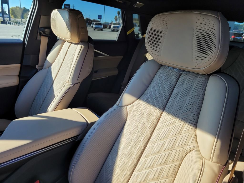 New 2026 Cadillac Lyriq Signature Luxury image 12