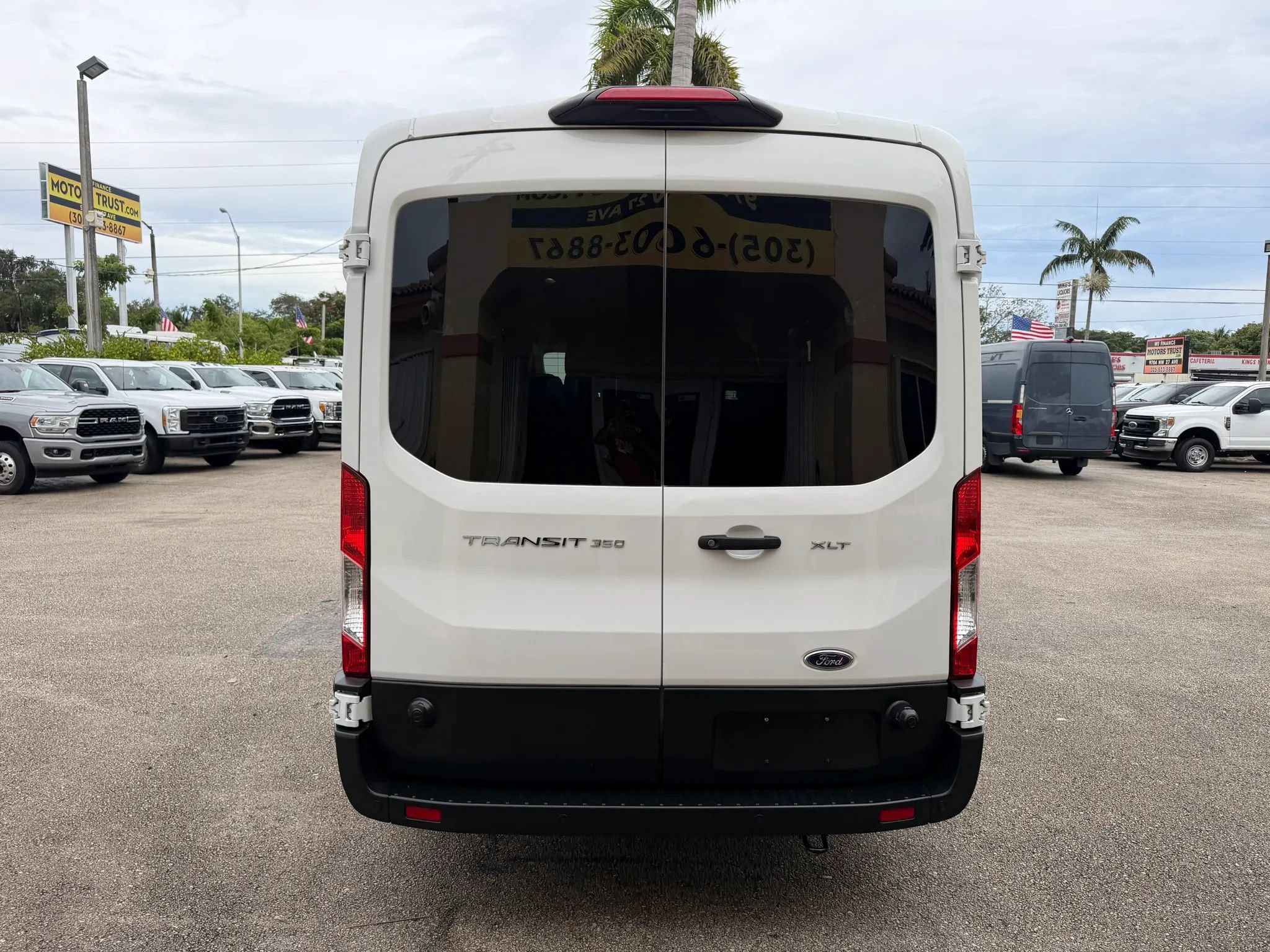 Used 2024 Ford Transit 350 148 Medium Roof Wagon RWD image 4