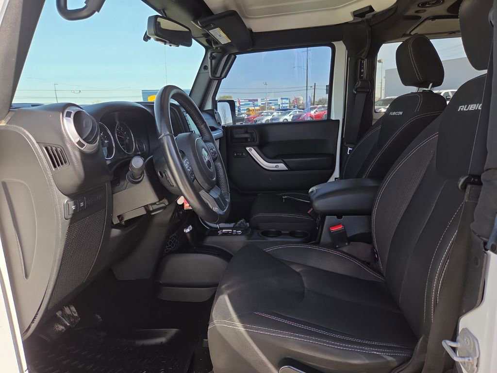 Used 2015 Jeep Wrangler Rubicon w/ Power Convenience Group image 11